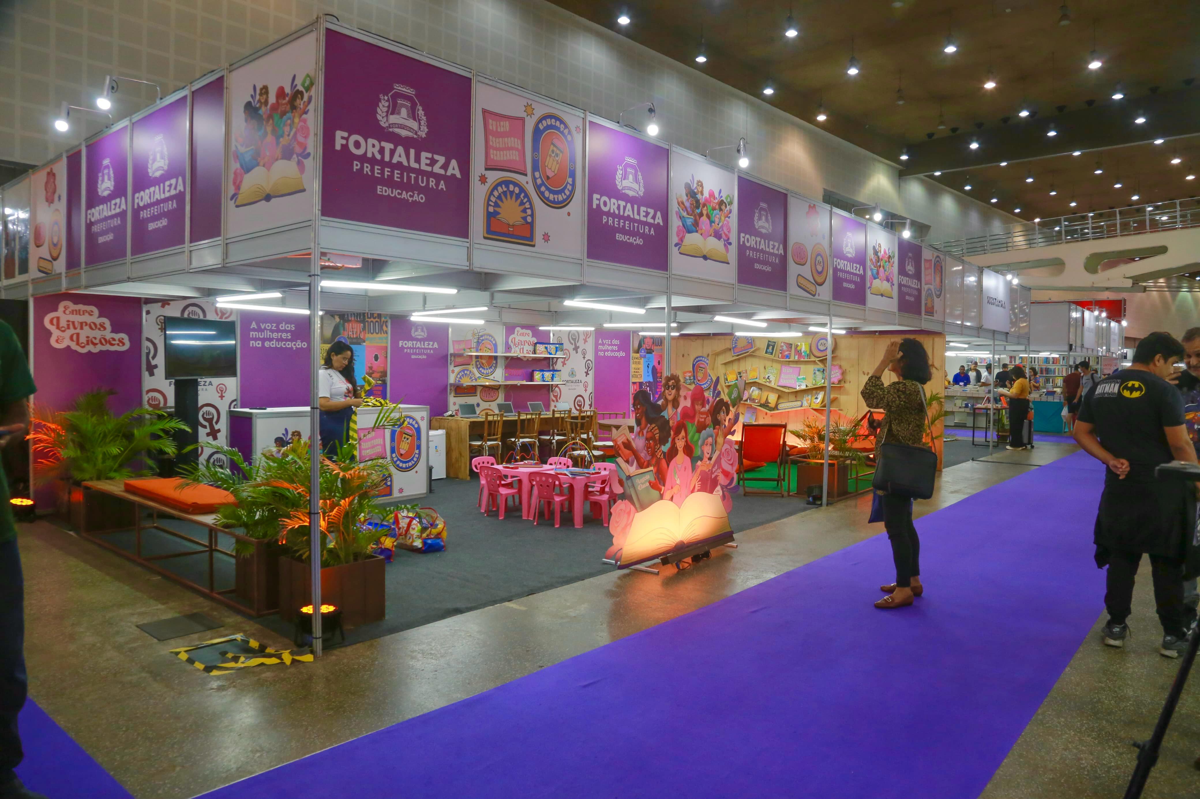 estande da SME na bienal